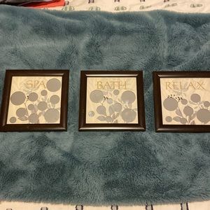 3 bathroom decor signs. “Spa”, “Bath”, and “Relax”. Each one is 7X7.